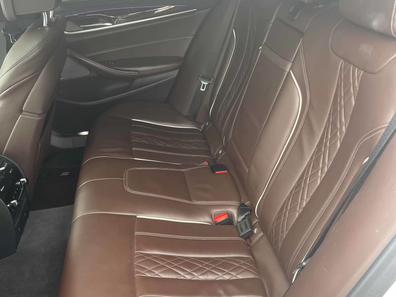 BMW 540 M-pkg* Xdrive* Massage* HUD* 360View* Harman/Kardo, снимка 16 - Автомобили и джипове - 52552758
