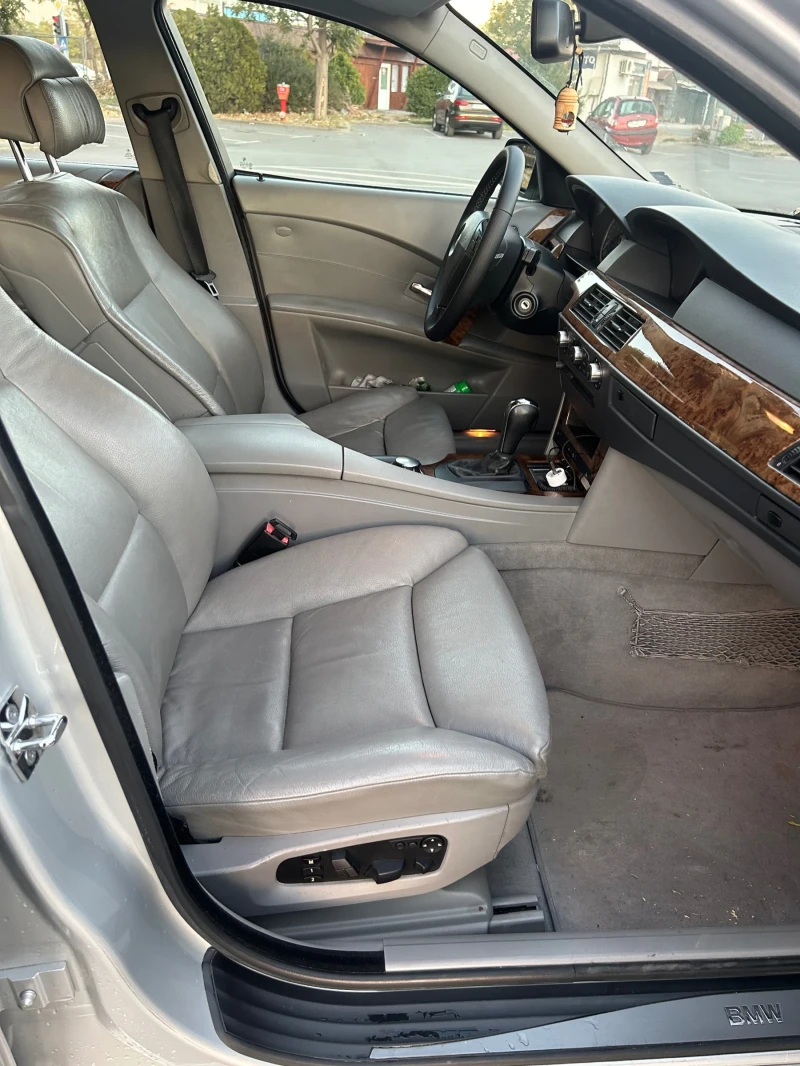 BMW 530 Бензин/Газ Топ състояние, снимка 7 - Автомобили и джипове - 53363246