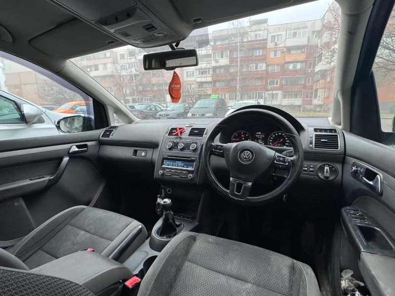 VW Touran 2.0/140/Десен волан, снимка 6 - Автомобили и джипове - 53446665
