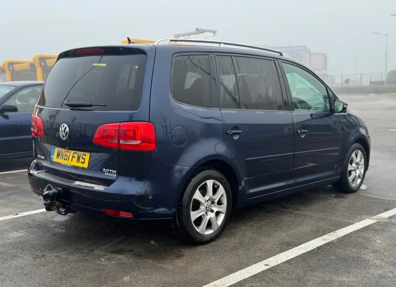 VW Touran 2.0/140/Десен волан, снимка 3 - Автомобили и джипове - 53446665