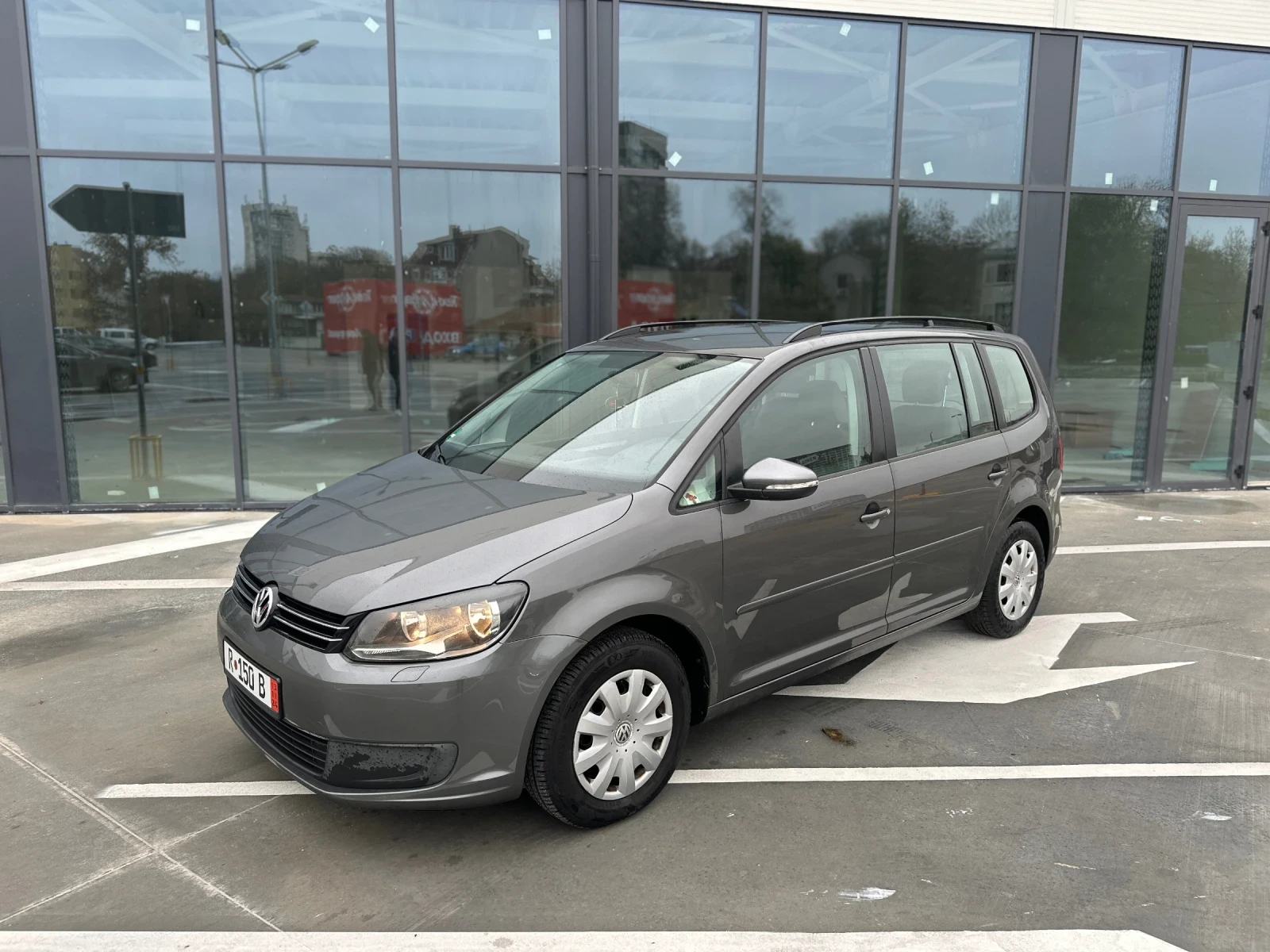 VW Touran * ПОДГРЕВ* УНИКАТ* БЕЗ ЗАБЕЛЕЖКА*  - изображение 2