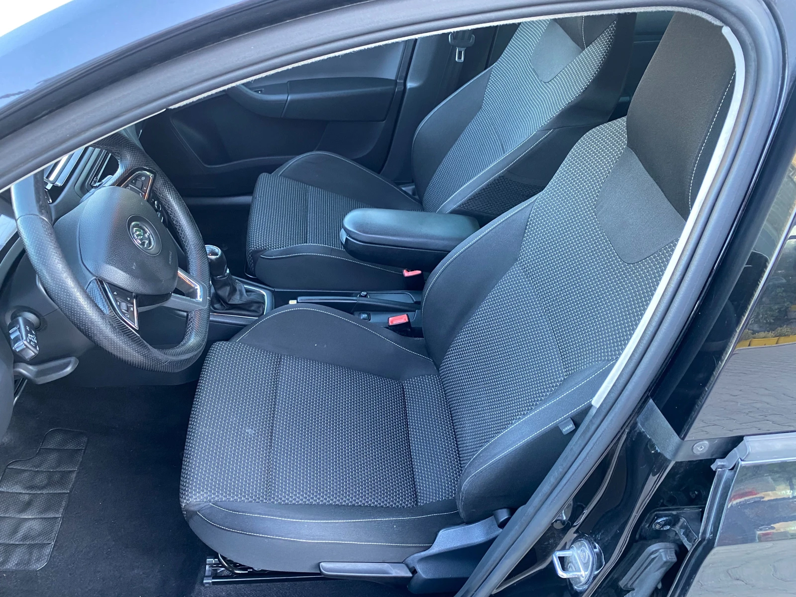 Skoda Rapid 1.6 tdi - изображение 8