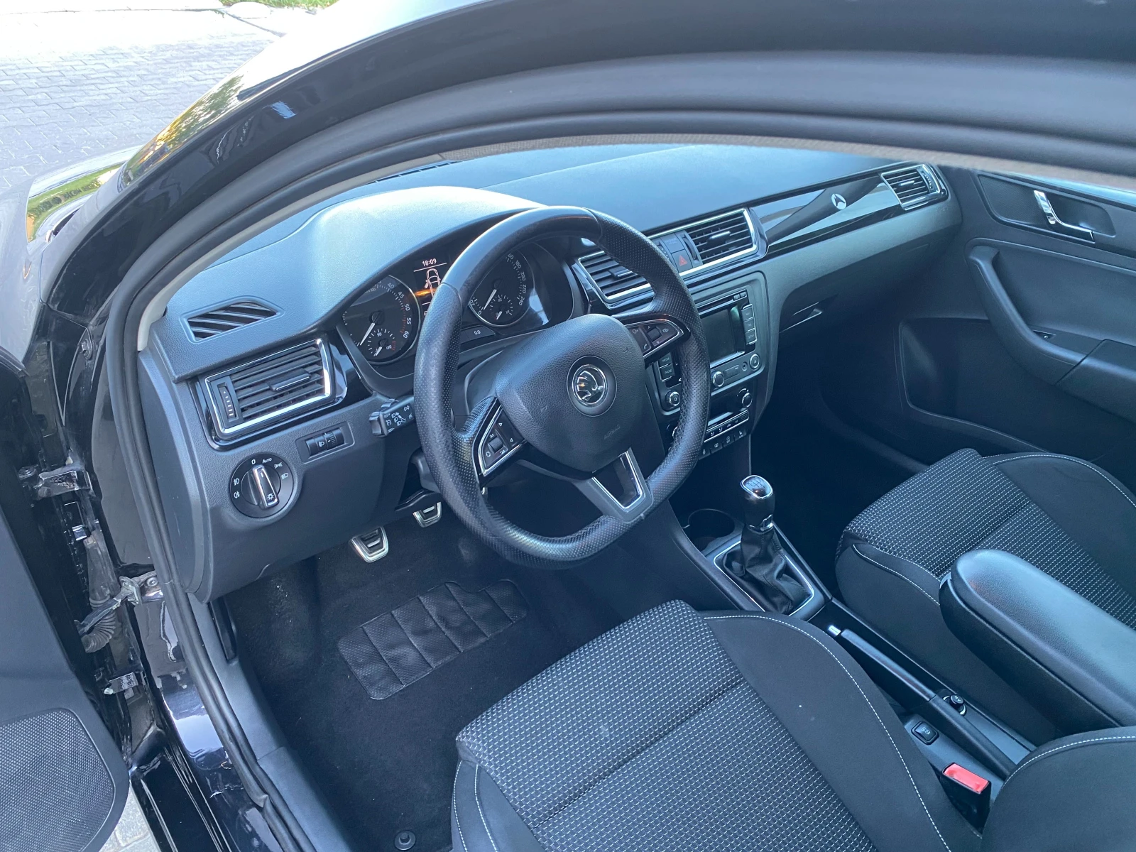Skoda Rapid 1.6 tdi - изображение 7