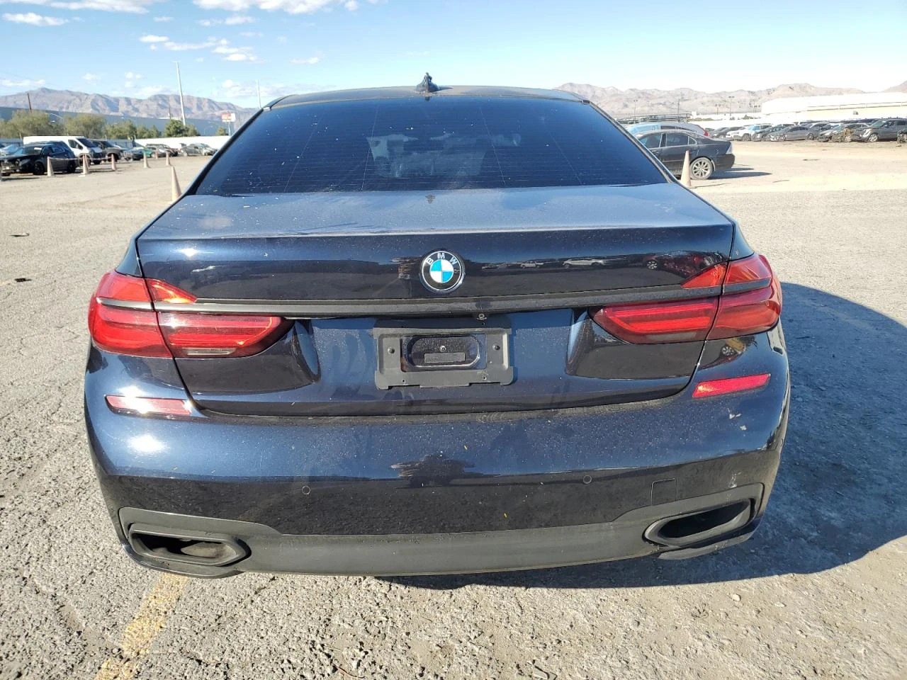 BMW 750 М-PACKET* ОБДУХВАНЕ* МАСАЖ* ПОДГРЕВ* ПАНОРАМА - изображение 3