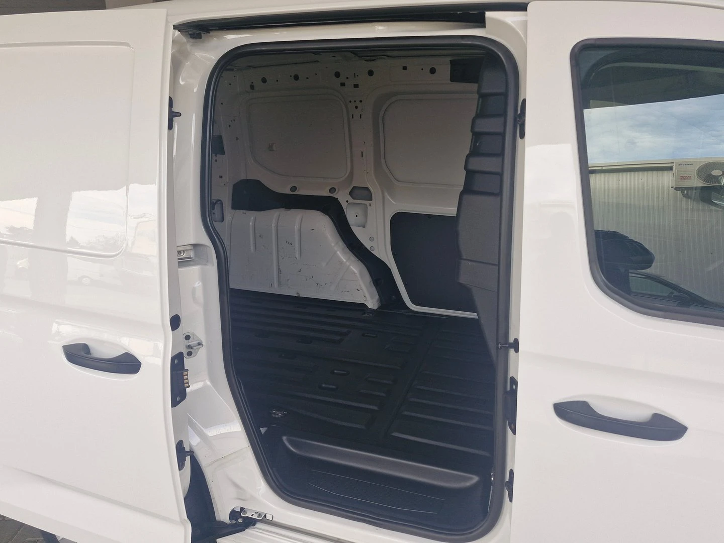 VW Caddy Cargo 3.1 m3 TDI | Mobile.bg � ����������� 9