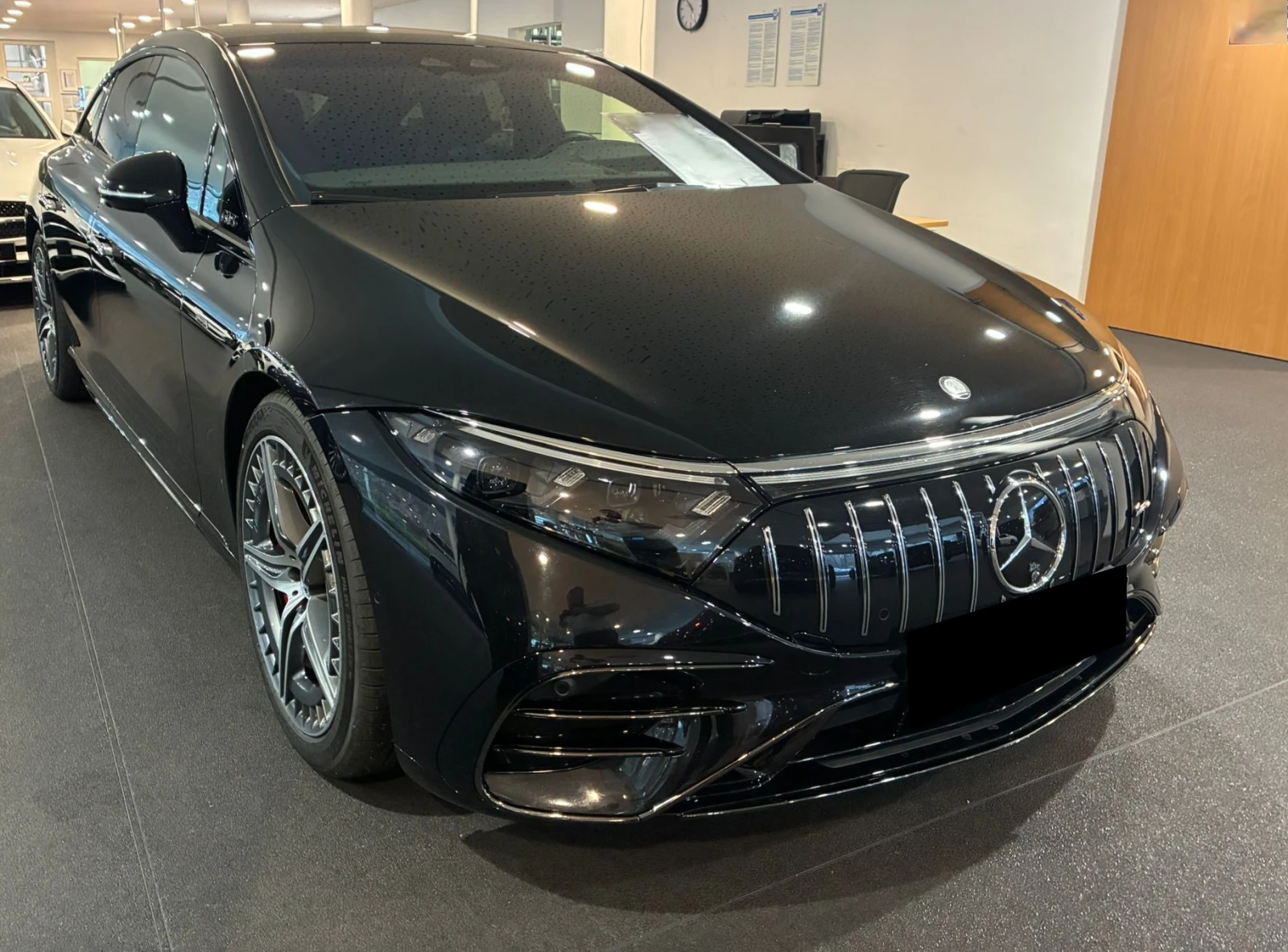 Mercedes-Benz EQS 53 4Matic AMG Line - изображение 3