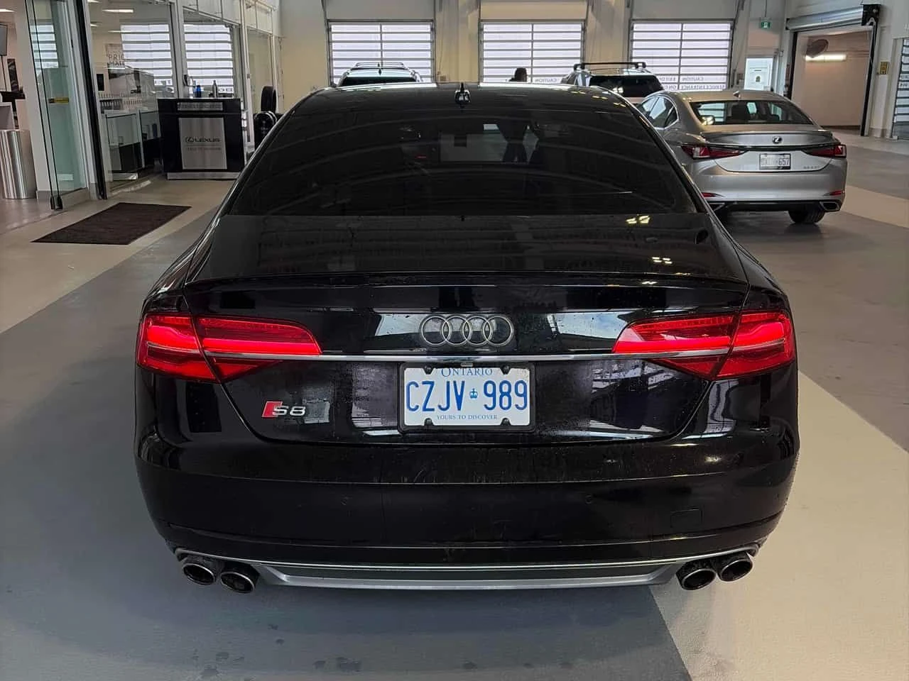 Audi S8 * PLUS* Дистроник* Bang & Olufsen* , снимка 4 - Автомобили и джипове - 53819550