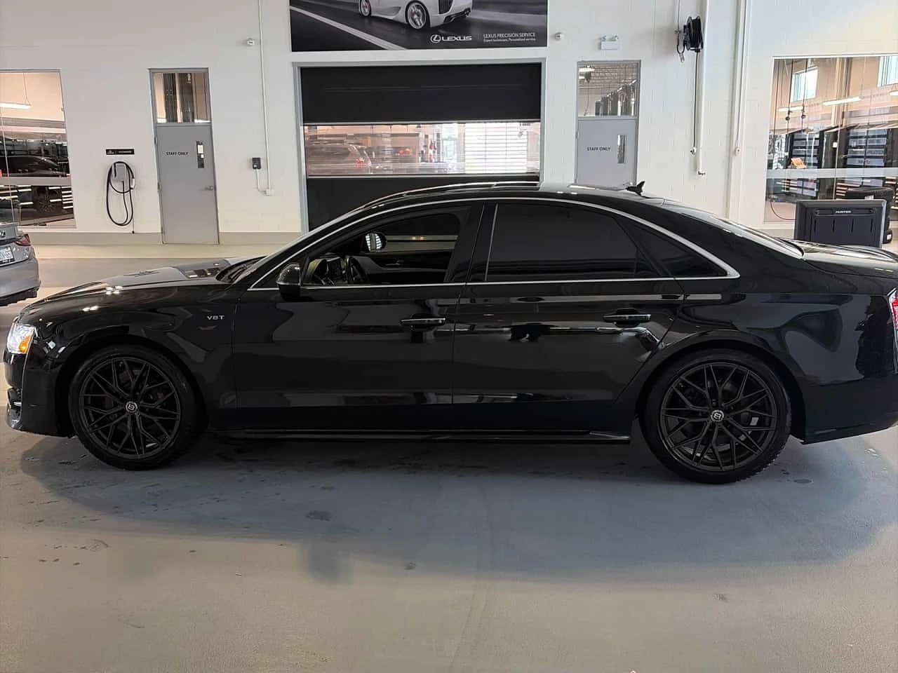 Audi S8 * PLUS* Дистроник* Bang & Olufsen* , снимка 2 - Автомобили и джипове - 53819550