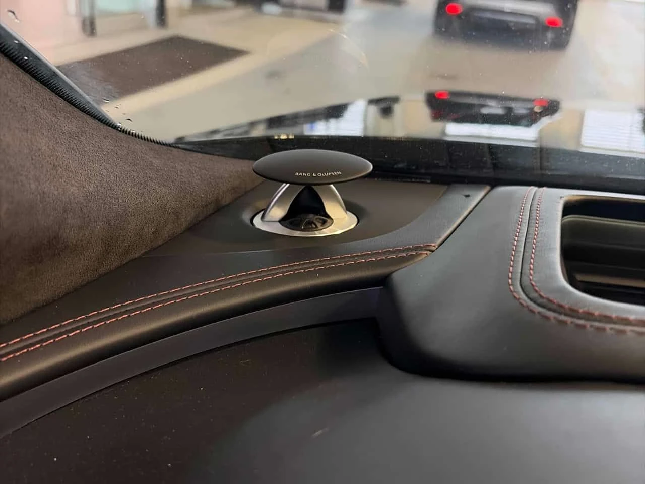 Audi S8 * PLUS* Дистроник* Bang & Olufsen* , снимка 11 - Автомобили и джипове - 53819550