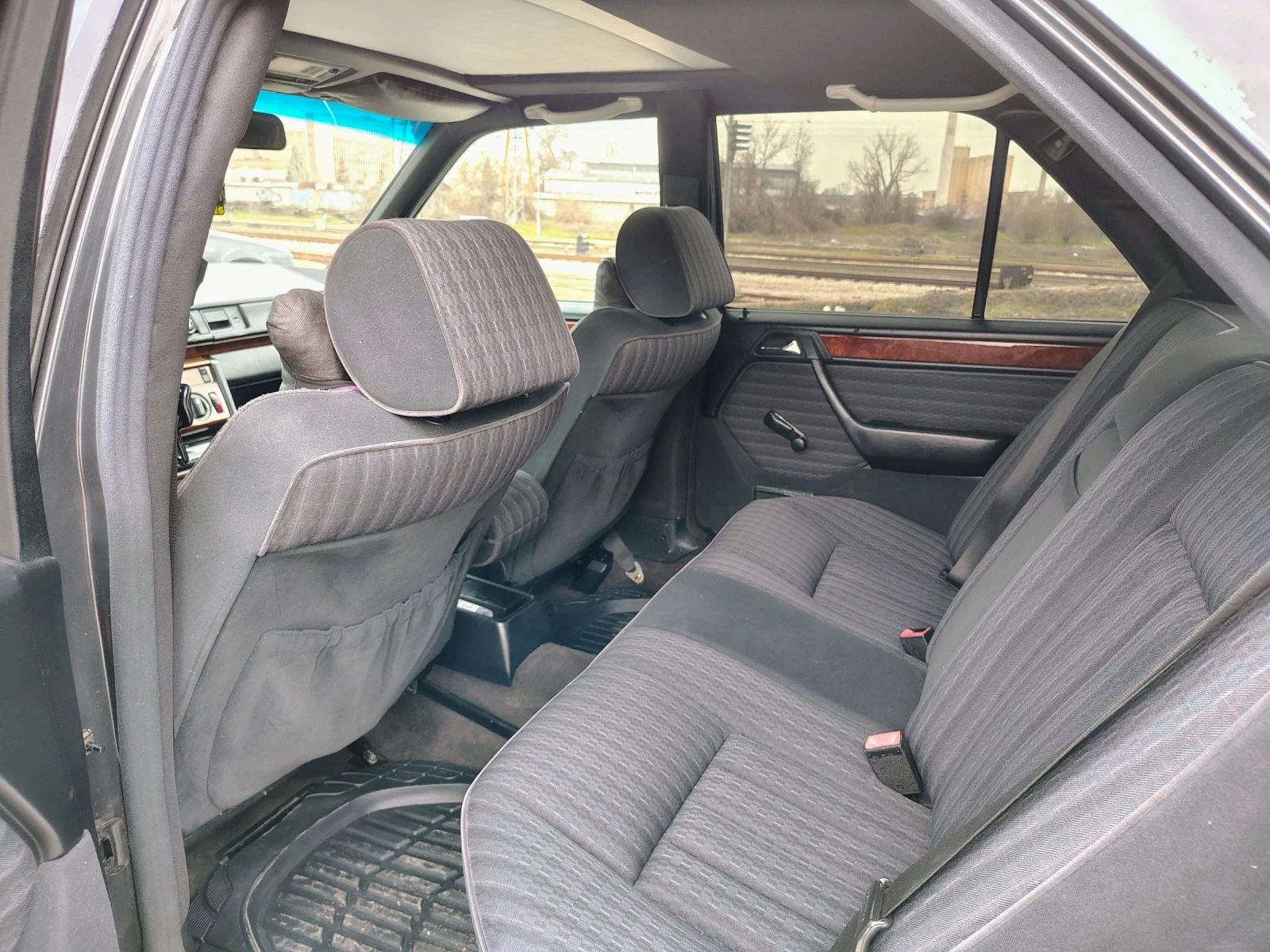 Mercedes-Benz 124, снимка 15 - Автомобили и джипове - 53891200