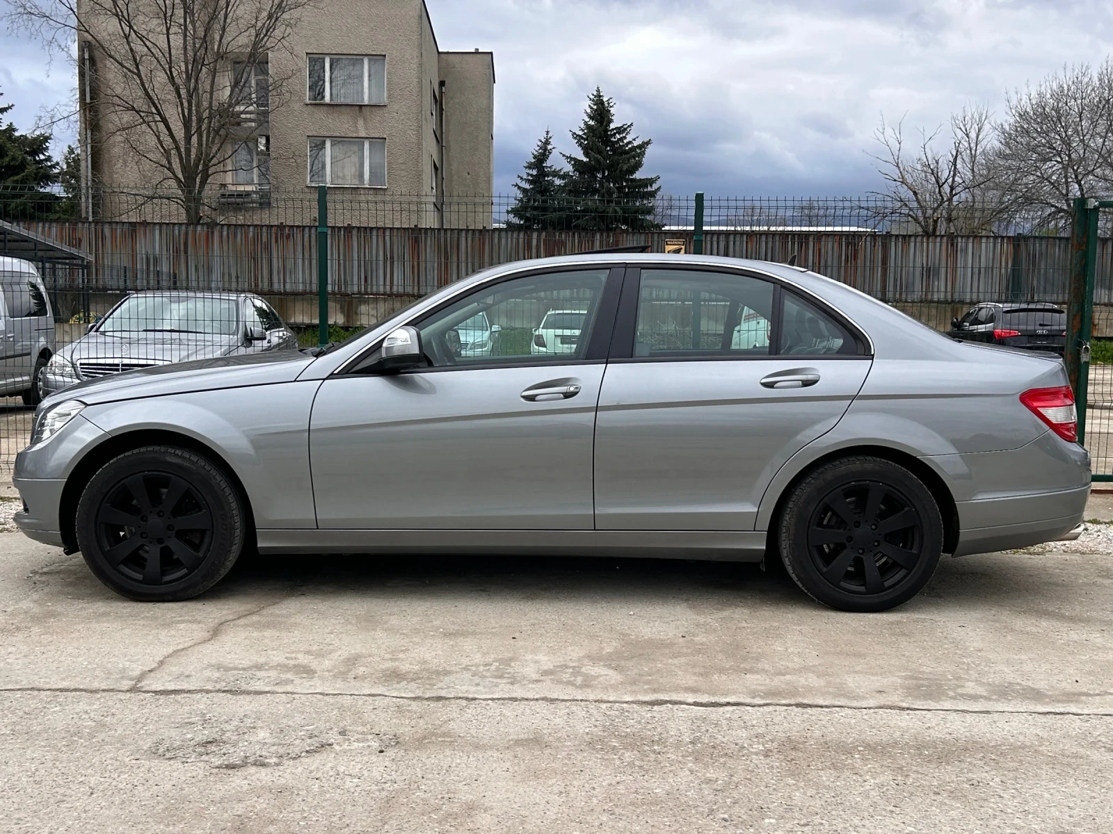 Mercedes-Benz C 200, снимка 2 - Автомобили и джипове - 54083516