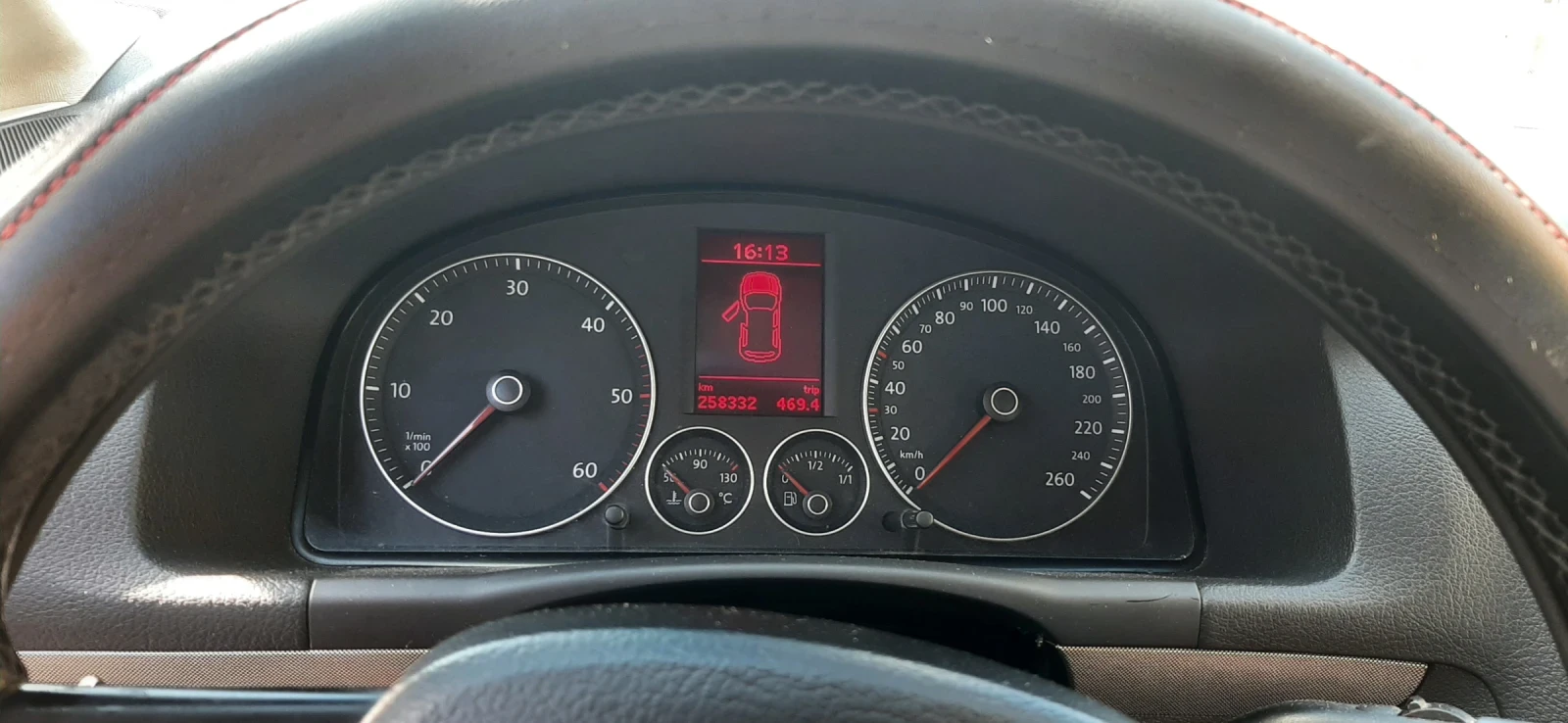 VW Touran, снимка 12 - Автомобили и джипове - 54247037