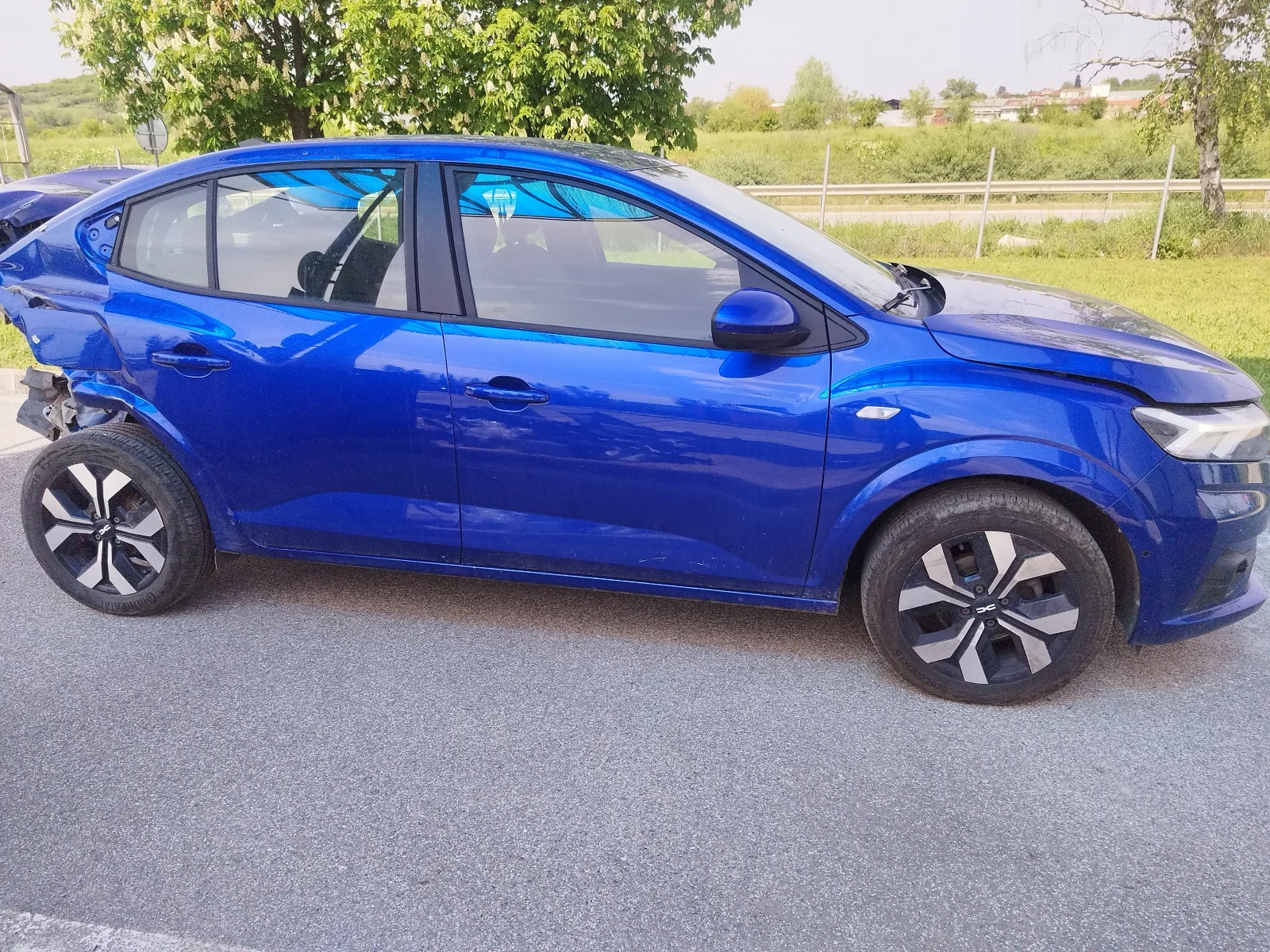 Dacia Logan, снимка 4 - Автомобили и джипове - 54470539