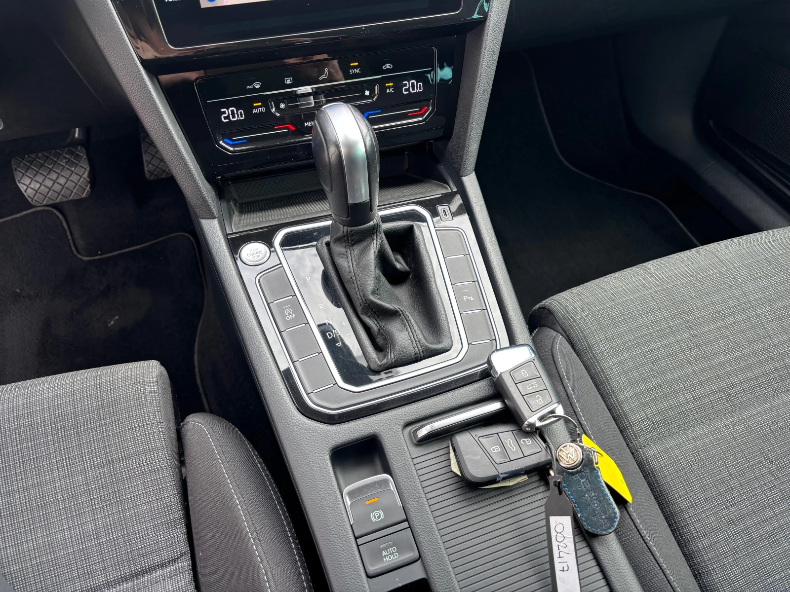 VW Passat 2.0TDI, снимка 12 - Автомобили и джипове - 54976873