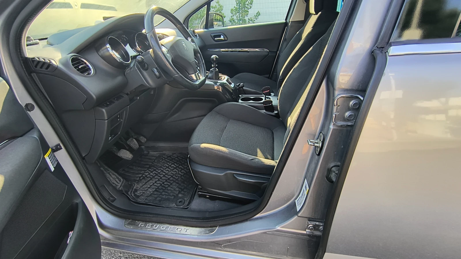 Peugeot 5008 1.6 HDI 114kc panorama, снимка 8 - Автомобили и джипове - 55851374