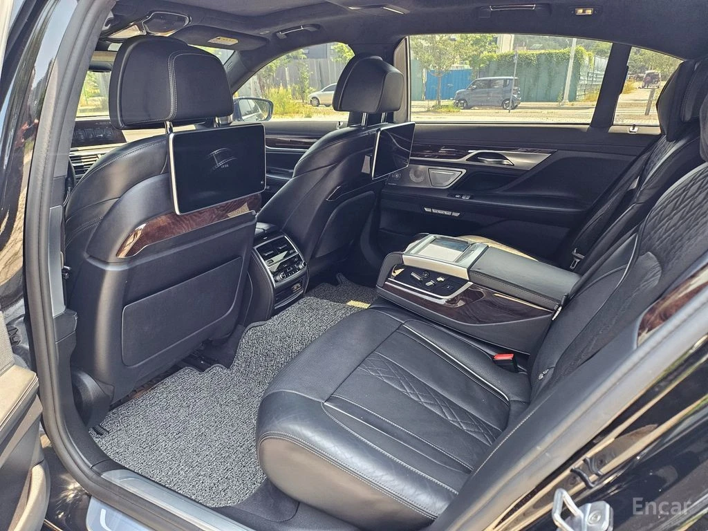 BMW 750 Li xDrive* FULL* DISTRONIC* МАСАЖ* BOWERS* 360* TV, снимка 13 - Автомобили и джипове - 55391615