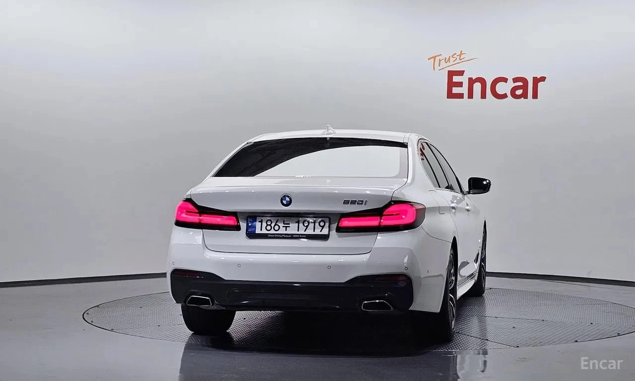 BMW 520 М-ПАКЕТ| ПАНО| ПАМЕТ| HUD| AMBIENT| 360| , снимка 4 - Автомобили и джипове - 55879979