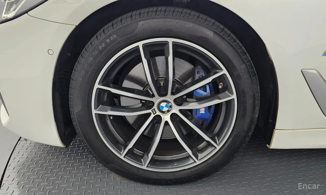 BMW 520 М-ПАКЕТ| ПАНО| ПАМЕТ| HUD| AMBIENT| 360| , снимка 5 - Автомобили и джипове - 55879979