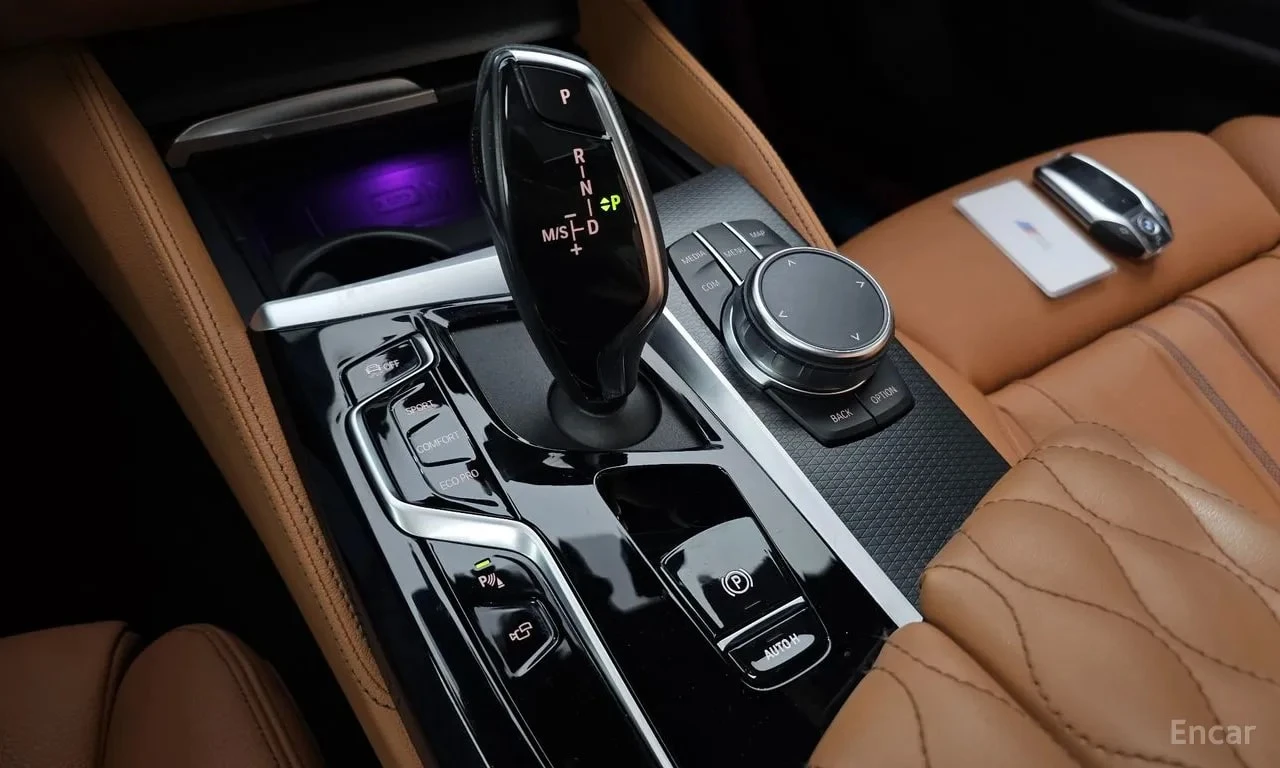 BMW 520 М-ПАКЕТ| ПАНО| ПАМЕТ| HUD| AMBIENT| 360| , снимка 9 - Автомобили и джипове - 55879979