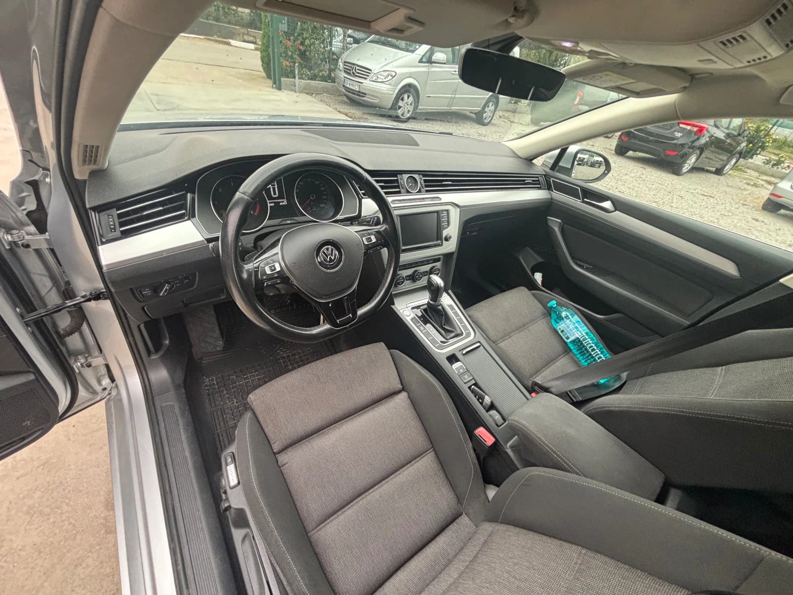 VW Passat 2.0-DSG-Distronik, снимка 8 - Автомобили и джипове - 56136024