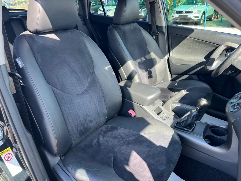 Toyota Rav4 4x4 2, 2D4D 150k.c. КОЖА/АЛКАНТАР ПОДГРЕВ, снимка 14 - Автомобили и джипове - 52017697