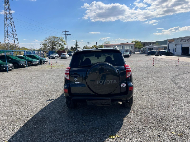 Toyota Rav4 4x4 2, 2D4D 150k.c. КОЖА/АЛКАНТАР ПОДГРЕВ, снимка 5 - Автомобили и джипове - 52017697