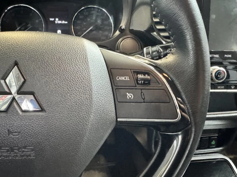 Mitsubishi Outlander * ПАНО* KEYLESS* Camera* ПОДГРЕВ* , снимка 11 - Автомобили и джипове - 55432880