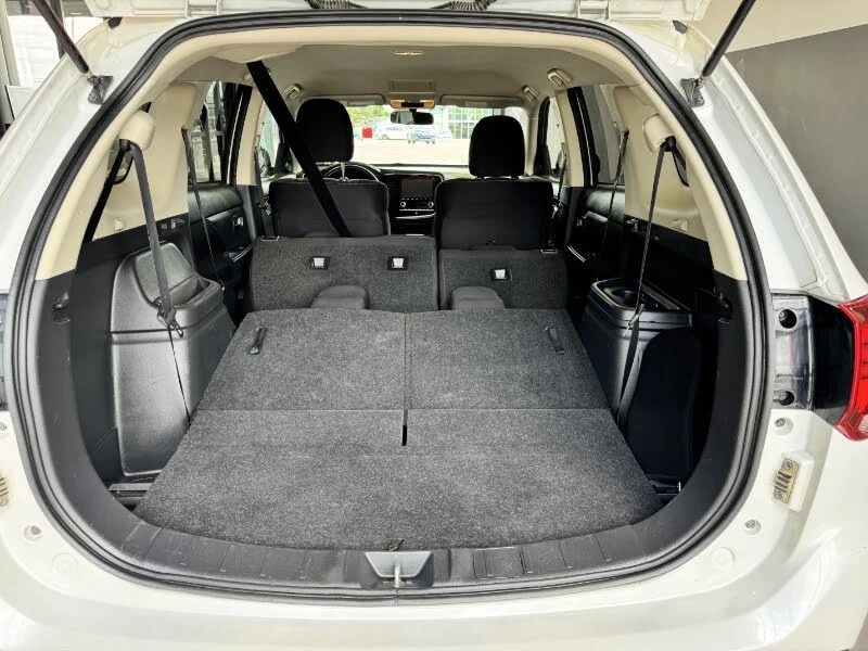 Mitsubishi Outlander * ПАНО* KEYLESS* Camera* ПОДГРЕВ* , снимка 15 - Автомобили и джипове - 55432880