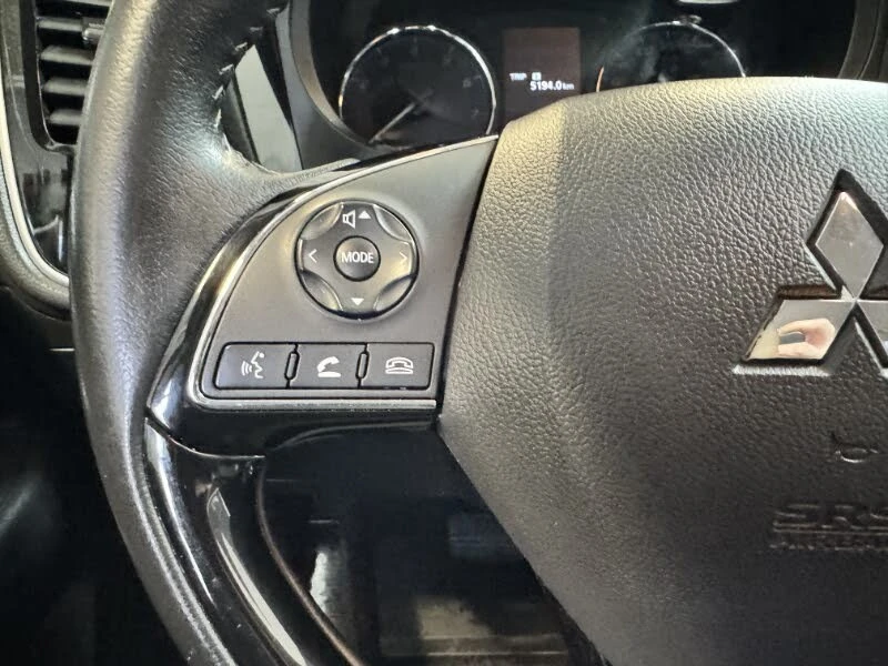 Mitsubishi Outlander * ПАНО* KEYLESS* Camera* ПОДГРЕВ* , снимка 12 - Автомобили и джипове - 55432880