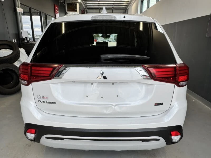 Mitsubishi Outlander * ПАНО* KEYLESS* Camera* ПОДГРЕВ* , снимка 5 - Автомобили и джипове - 55432880