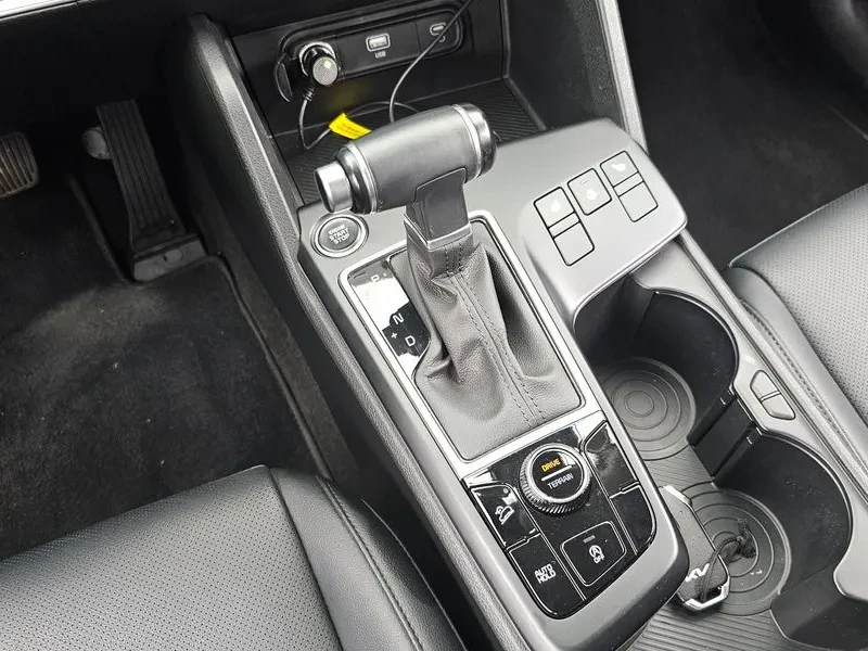 Kia Sportage 2.0 4WD , снимка 9 - Автомобили и джипове - 56305490