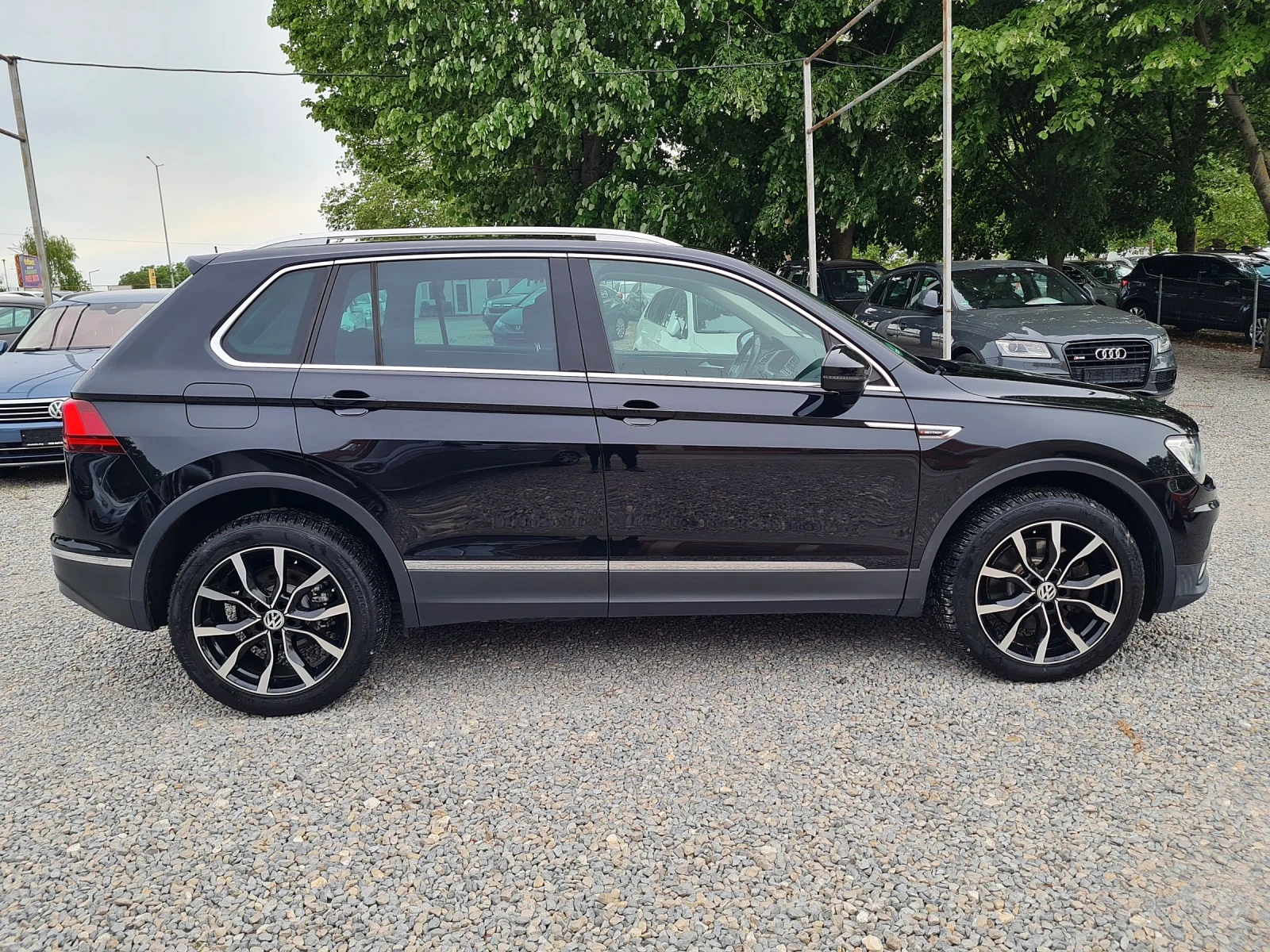 VW Tiguan 2.0TDI-190kc/4x4/DISTRONIK/LINE ASSIST  - изображение 4