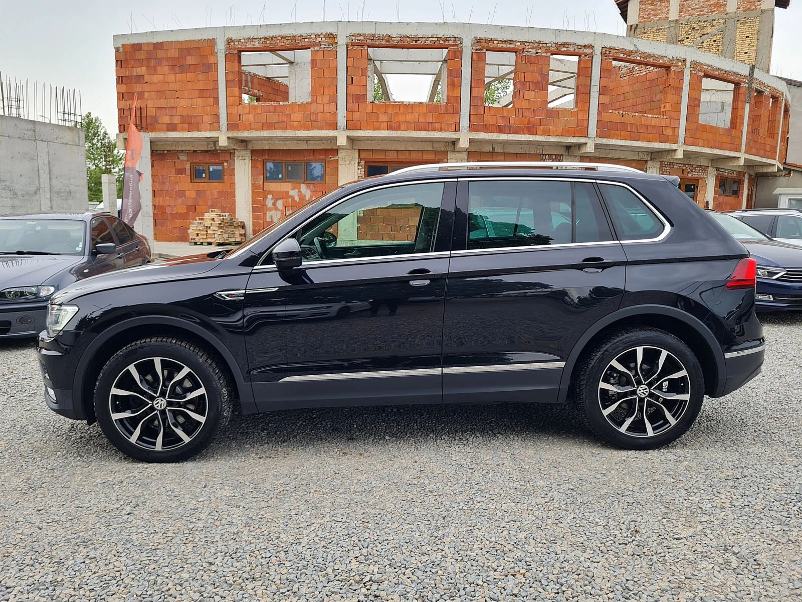VW Tiguan 2.0TDI-190kc/4x4/DISTRONIK/LINE ASSIST  - изображение 7