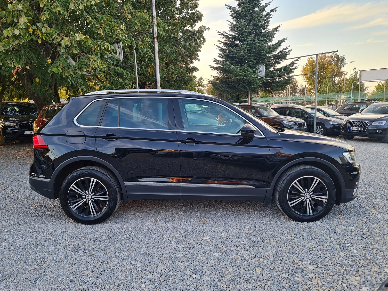 VW Tiguan 2.0TDI-190kc/4x4/DISTRONIK/LINE ASSIST  - изображение 4