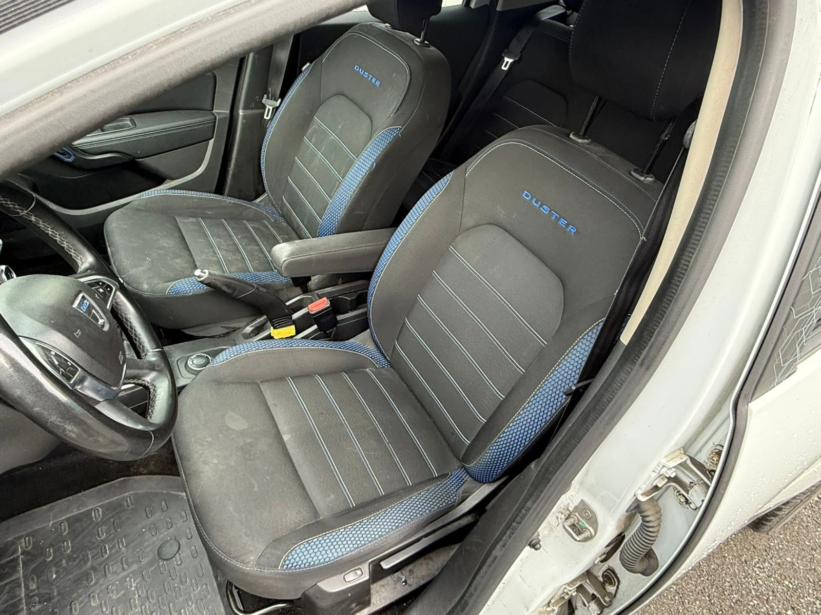 Dacia Duster 1.33 ШВЕЙЦАРИЯ 4х4, снимка 8 - Автомобили и джипове - 53818656