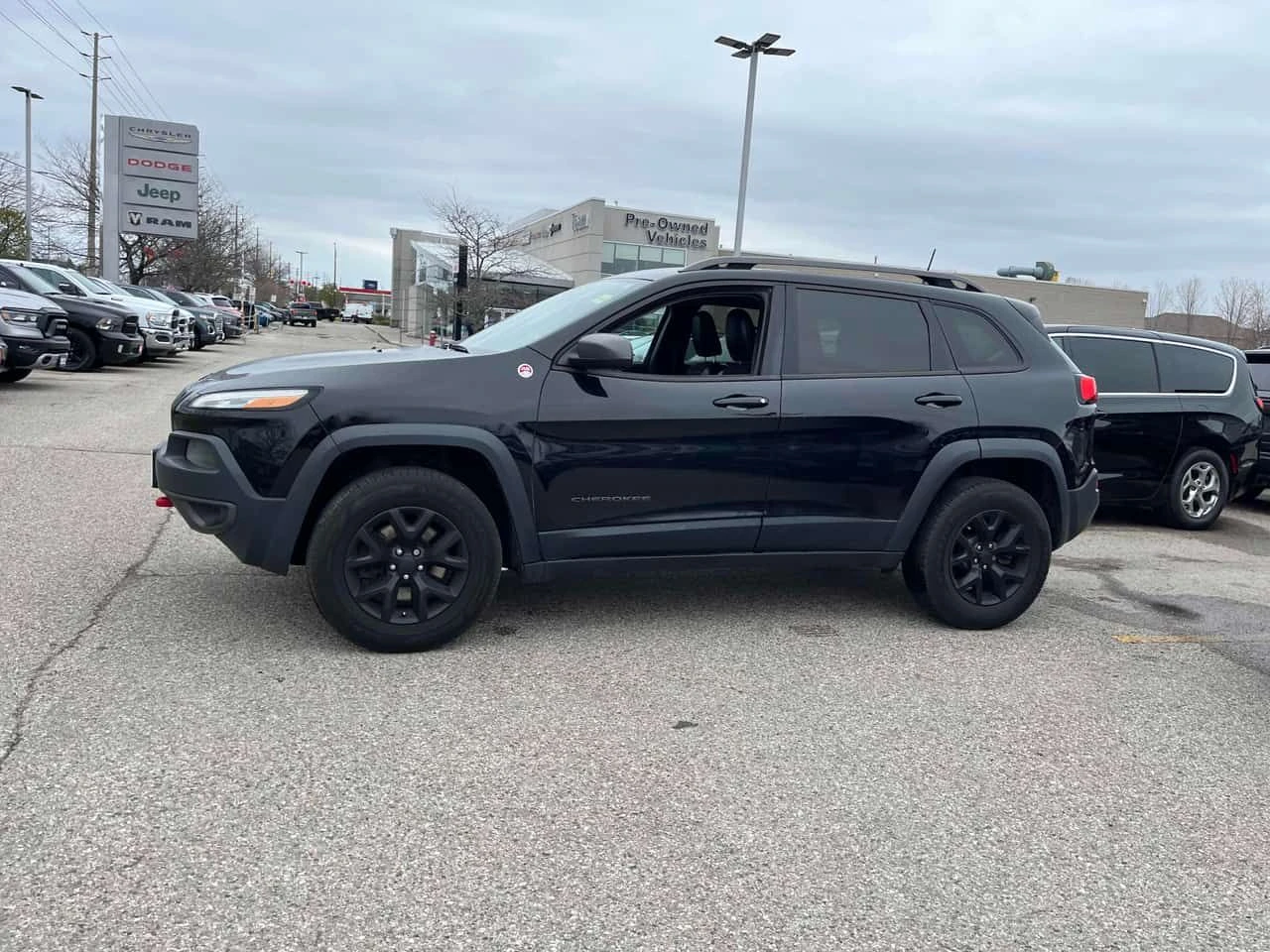Jeep Cherokee * Trailhawk * ПОДГРЕВИ * КАМЕРА * ПАМЕТ * NAVI, снимка 2 - Автомобили и джипове - 54586294