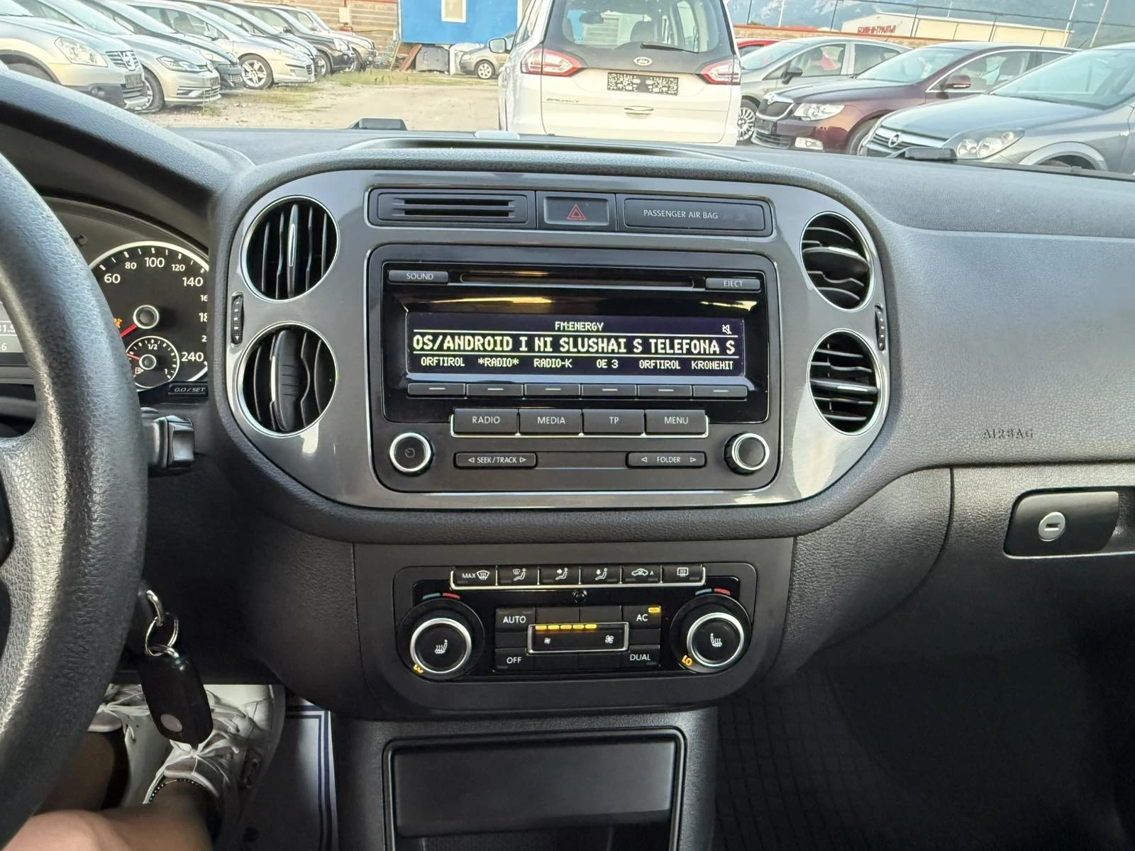 VW Tiguan 2.0 TDI УНИКАТ, снимка 13 - Автомобили и джипове - 55387483