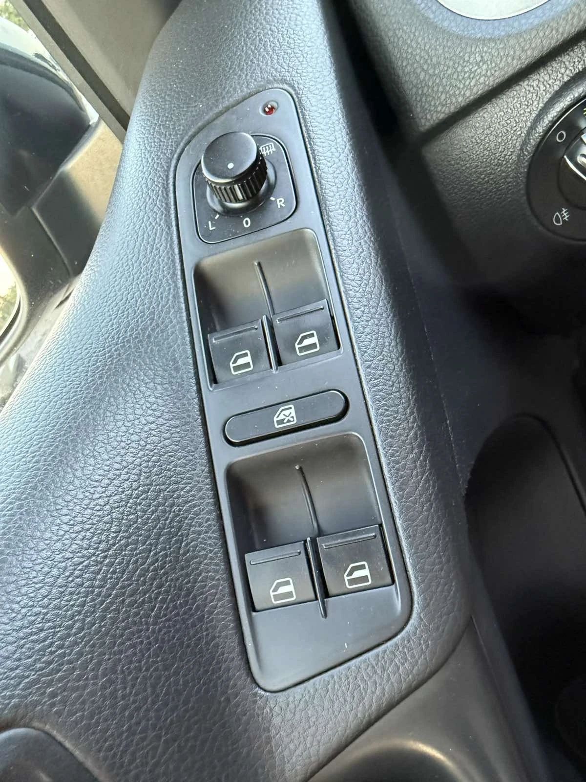 VW Tiguan 2.0 TDI УНИКАТ, снимка 16 - Автомобили и джипове - 55387483
