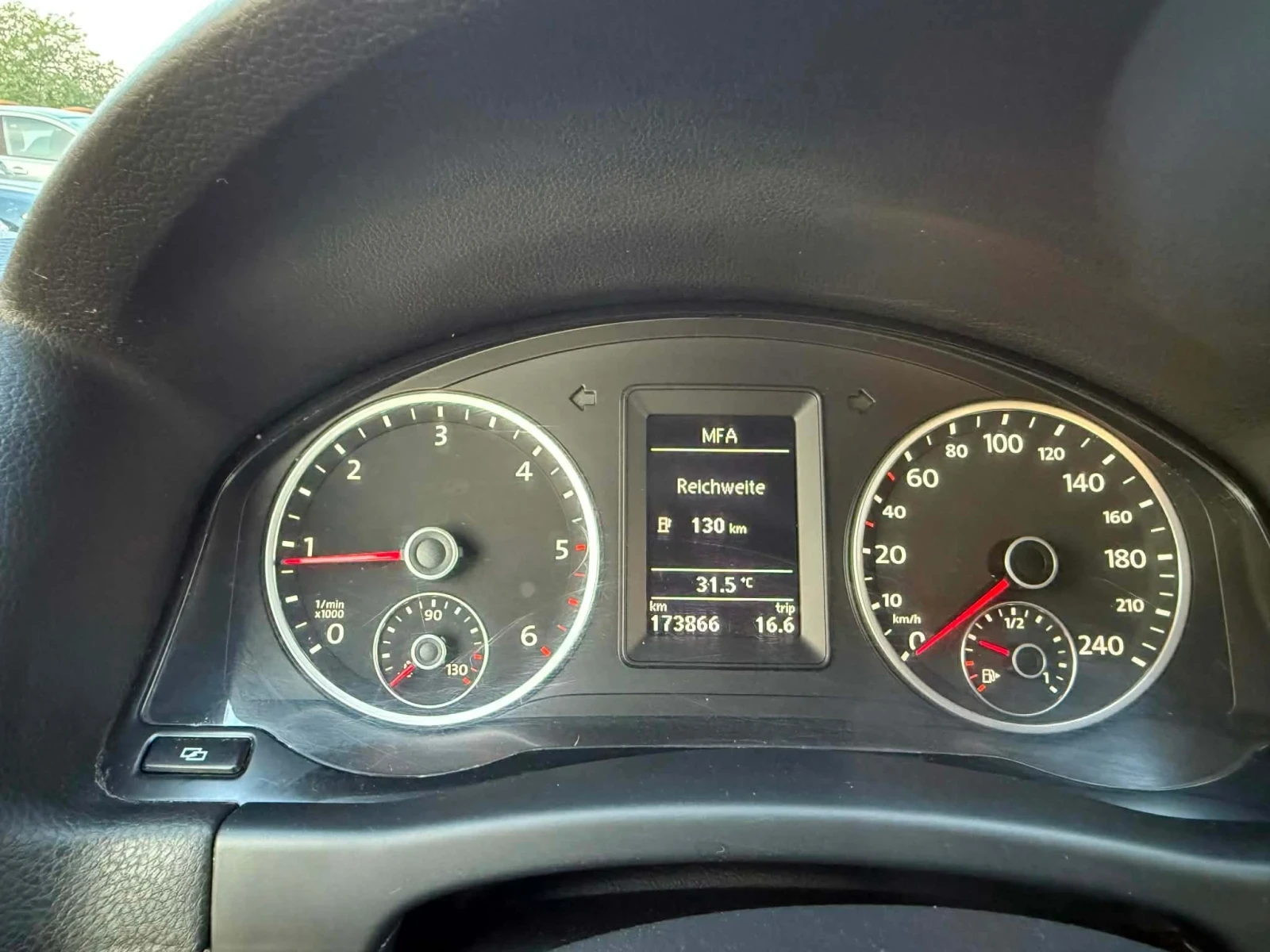 VW Tiguan 2.0 TDI УНИКАТ, снимка 15 - Автомобили и джипове - 55387483