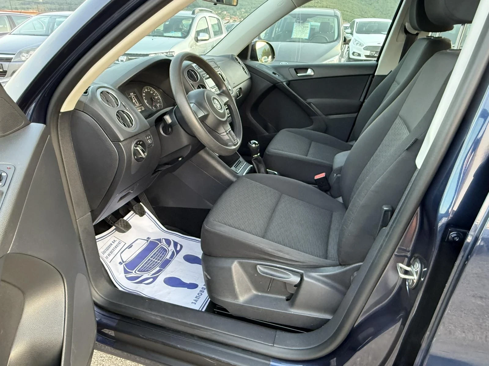 VW Tiguan 2.0 TDI УНИКАТ, снимка 9 - Автомобили и джипове - 55387483