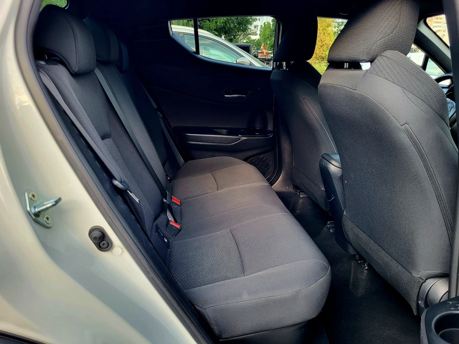 Toyota C-HR 1.8 HYBRID/ EURO-6 D-TEMP, снимка 11 - Автомобили и джипове - 55588736