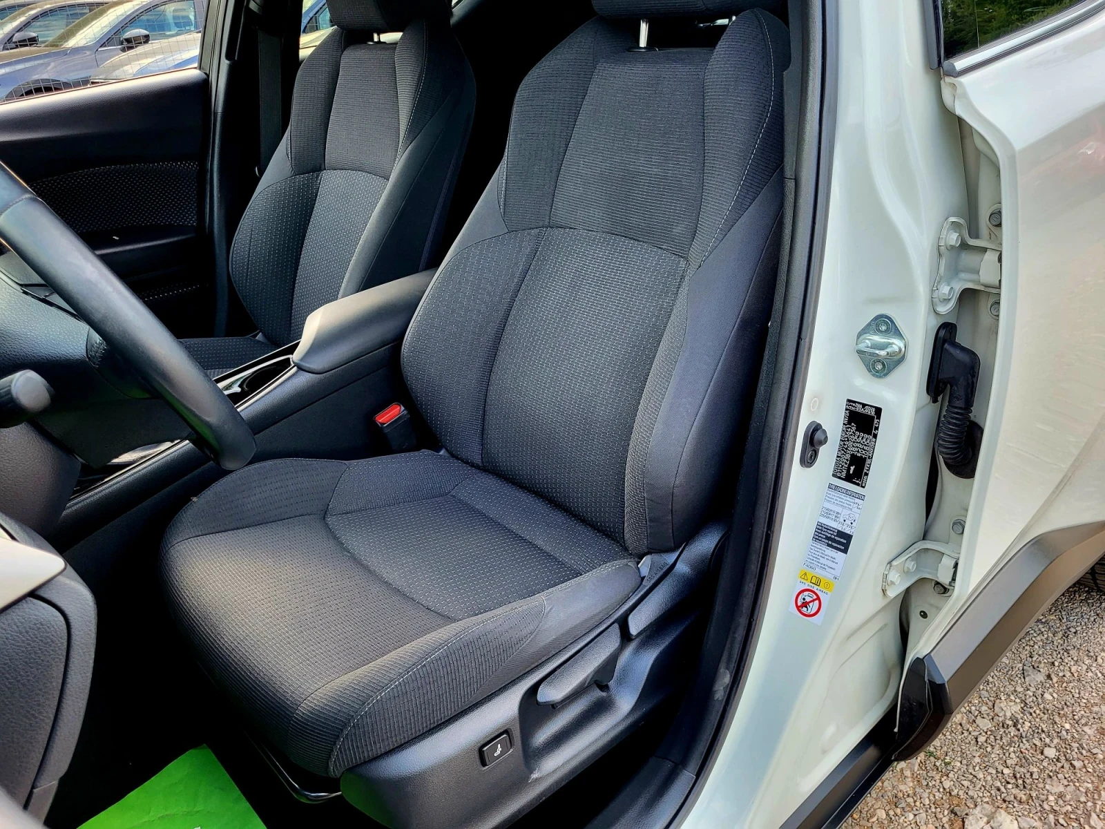 Toyota C-HR 1.8 HYBRID/ EURO-6 D-TEMP, снимка 9 - Автомобили и джипове - 55588736