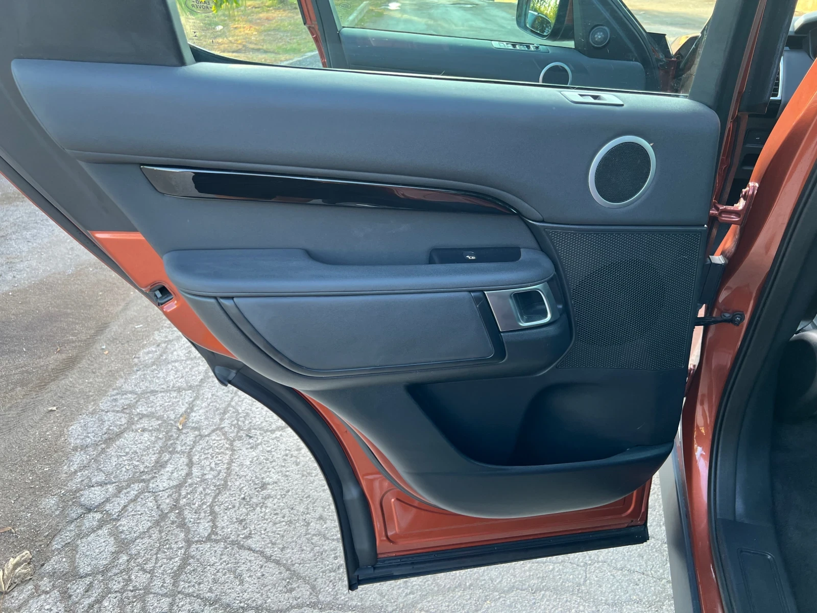 Land Rover Discovery 2.0D/98 000KM/НОВ!, снимка 11 - Автомобили и джипове - 55977787