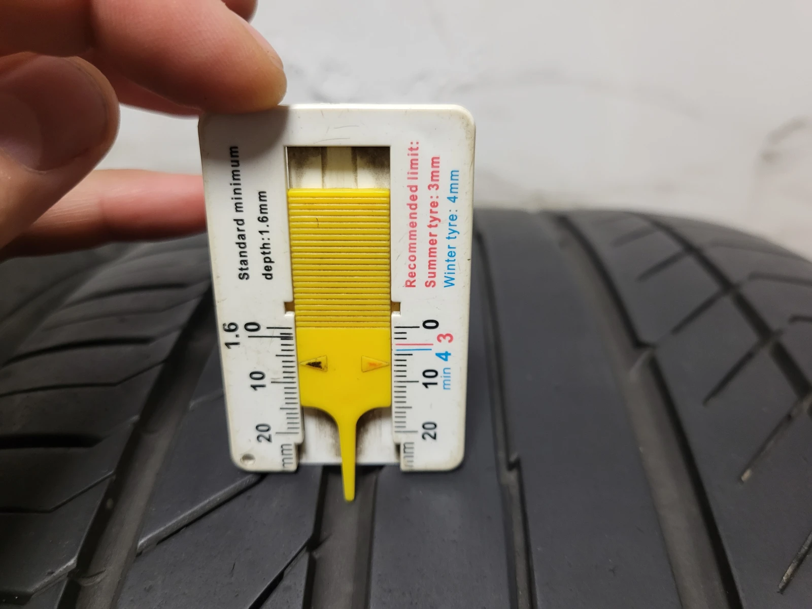 Гуми Летни 275/40R19, снимка 4 - Гуми и джанти - 53724761