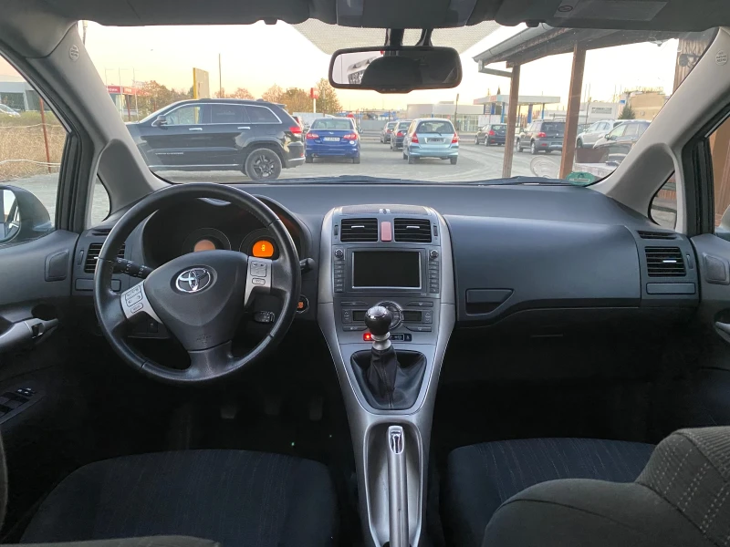 Toyota Auris 2.0 D4D, снимка 6 - Автомобили и джипове - 47930696