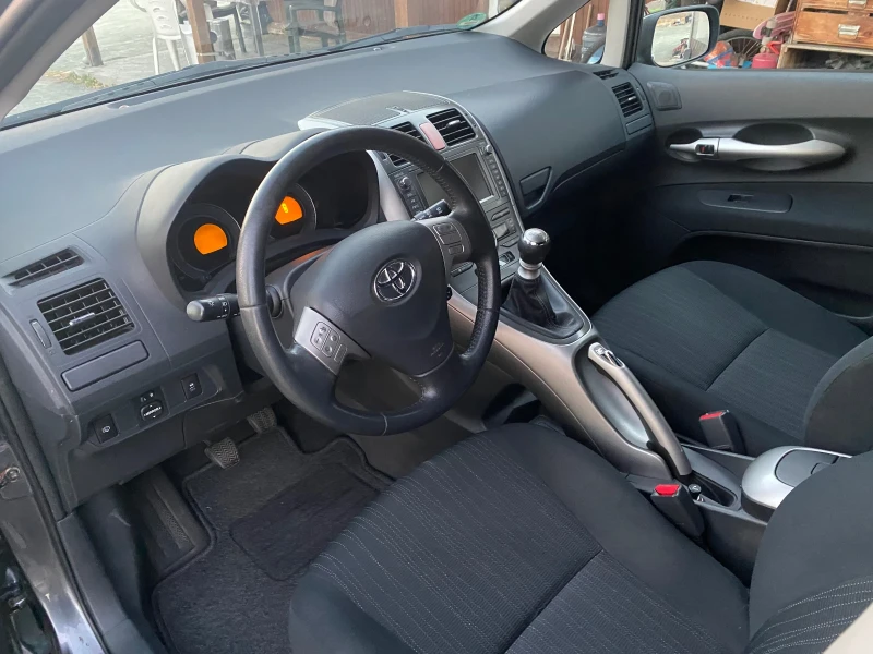 Toyota Auris 2.0 D4D, снимка 8 - Автомобили и джипове - 47930696