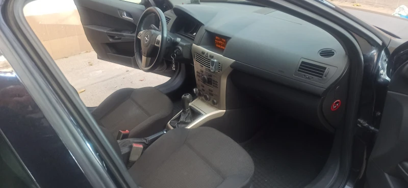 Opel Astra 1.7CDTI, снимка 9 - Автомобили и джипове - 48133673