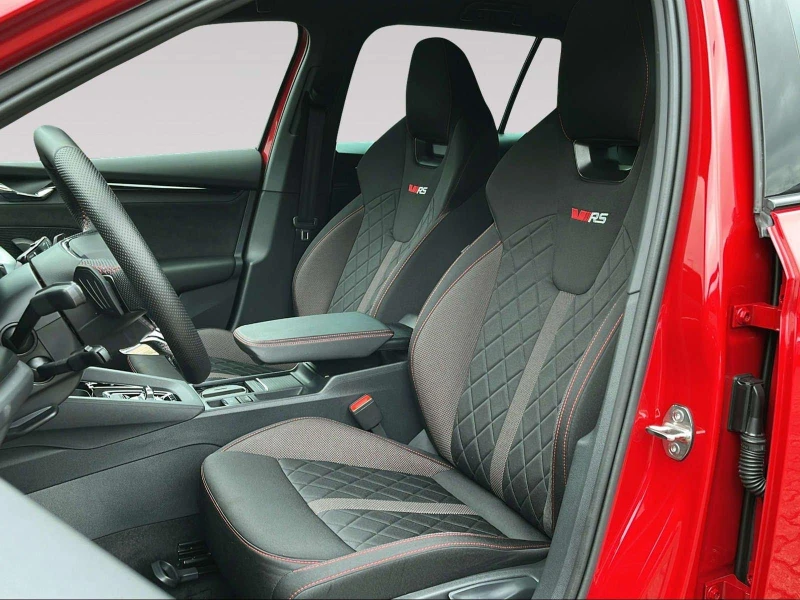 Skoda Octavia RS* 2.0 TSI* DSG* PLUG-IN* DISTR* KEYLESS* , снимка 7 - Автомобили и джипове - 51202363