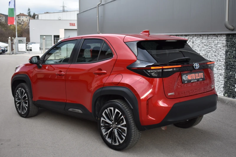 Toyota Yaris Cross 1.5HYBRID/116kc= ELEGANCE= AWD-I= PANORAMA= TOP!!!, снимка 3 - Автомобили и джипове - 52497892