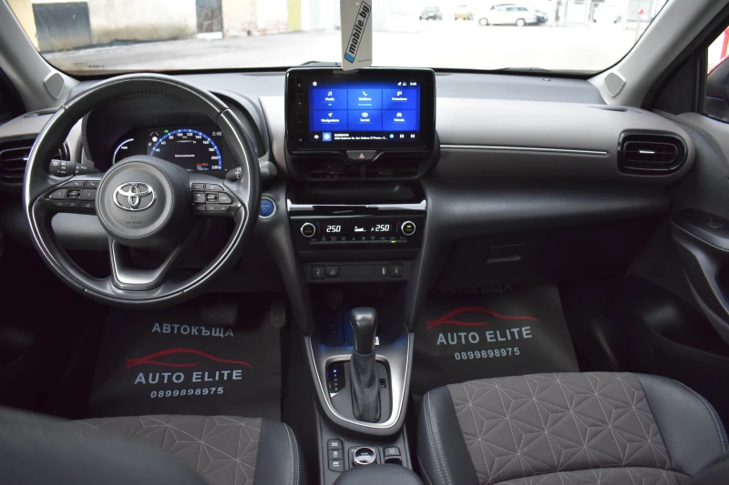 Toyota Yaris Cross 1.5HYBRID/116kc= ELEGANCE= AWD-I= PANORAMA= TOP!!!, снимка 9 - Автомобили и джипове - 52497892